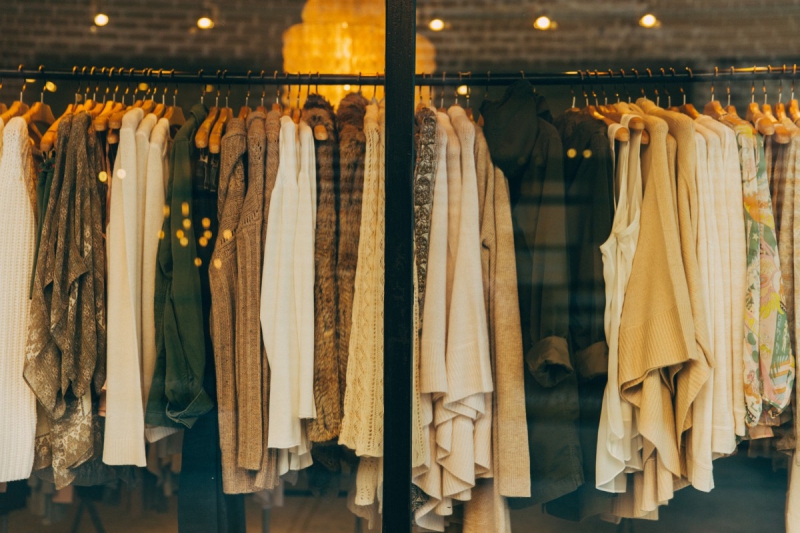 boutique-SALLAGRIFFON-min_clothe_fashion_store_shop_window_store_front-21277